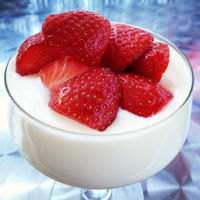 Regular yogurt with strawberries